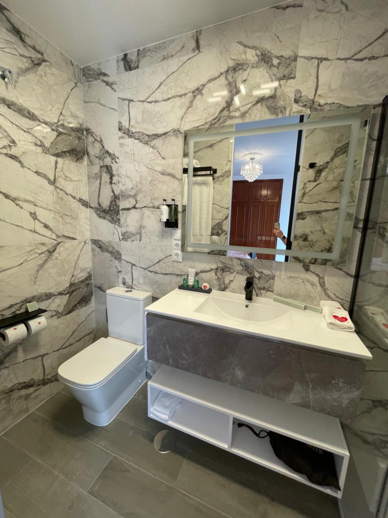 Cariad Boutique Bed & Breakfast La Cala Del Moral Quarto foto