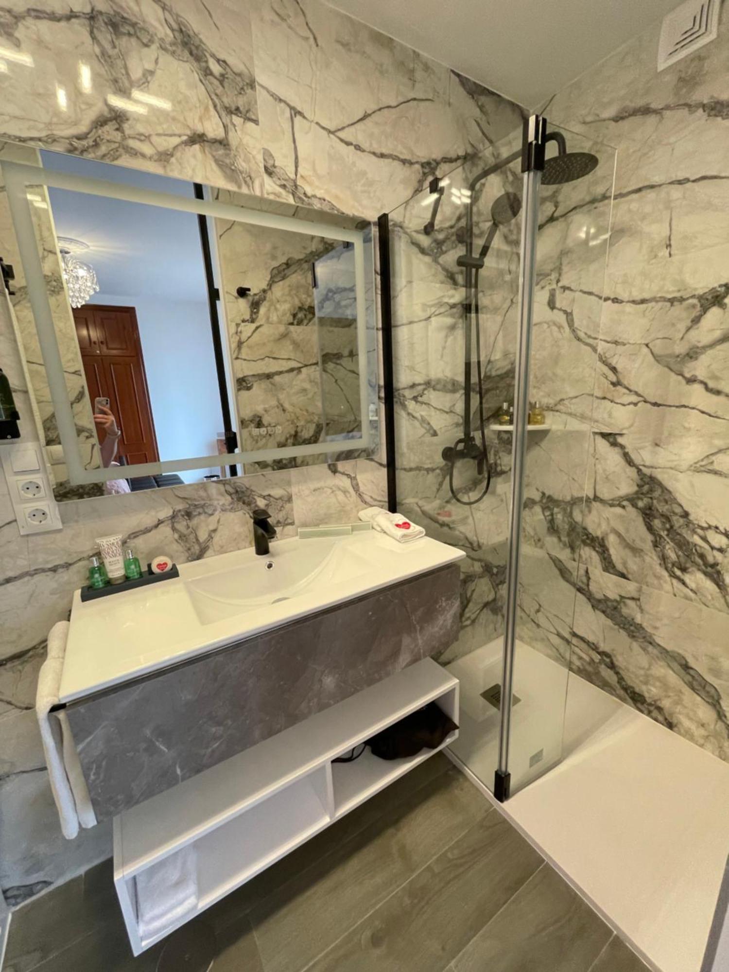 Cariad Boutique Bed & Breakfast La Cala Del Moral Quarto foto
